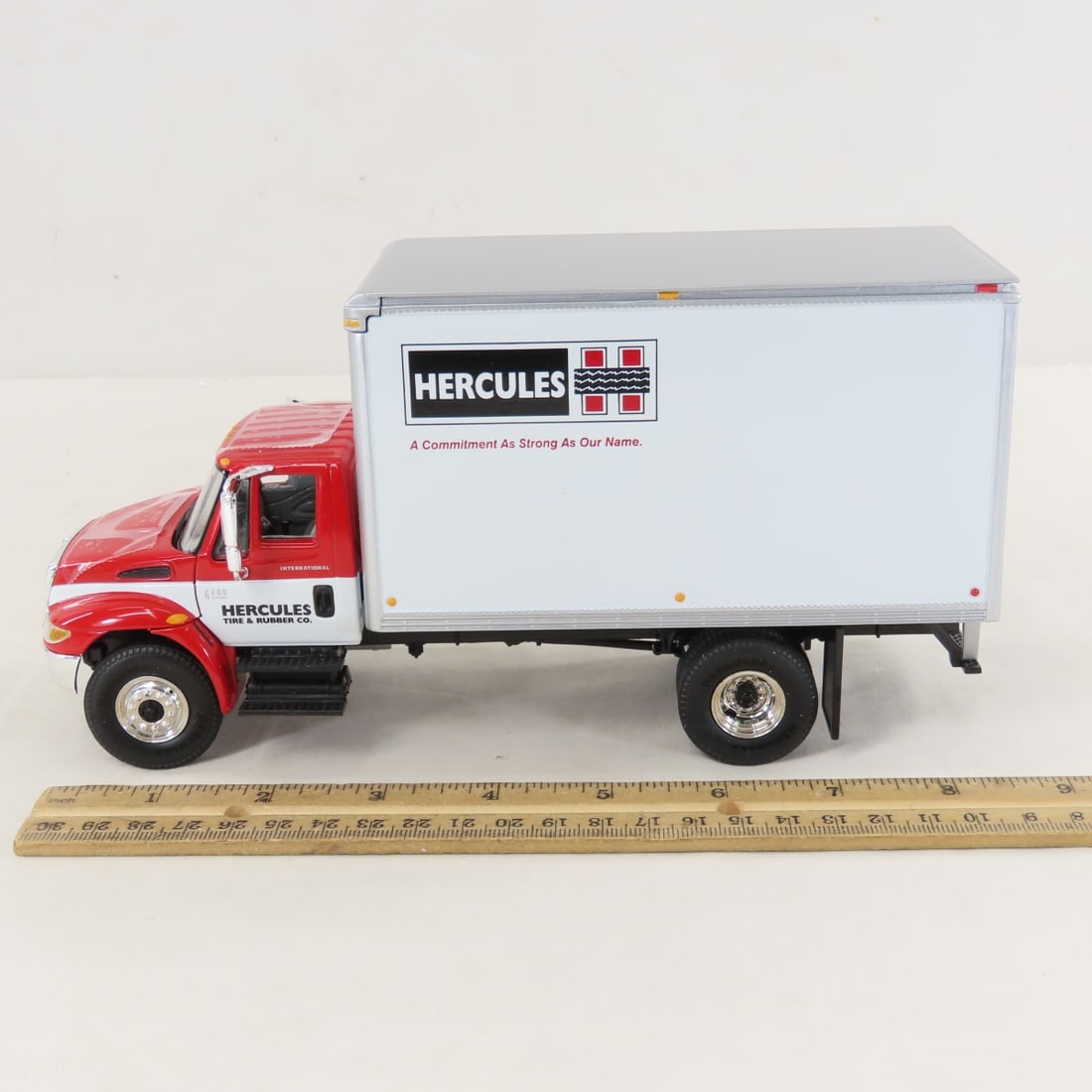 1st Gear 1:34 Hercules Tire INTL 4400 Truck - 2