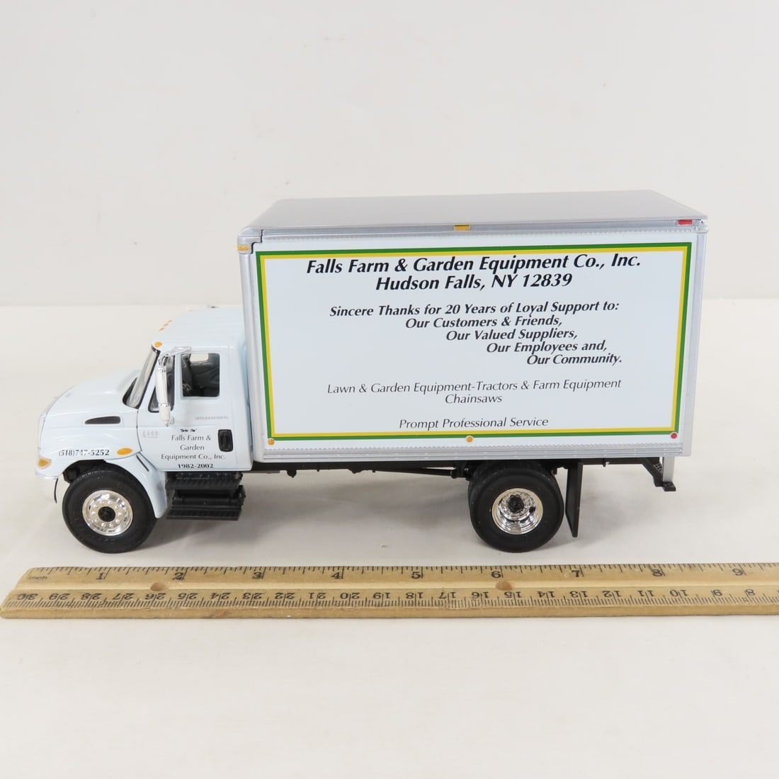 1st Gear 1:34 Falls Farm & Garden INTL 4400 Truck - 2