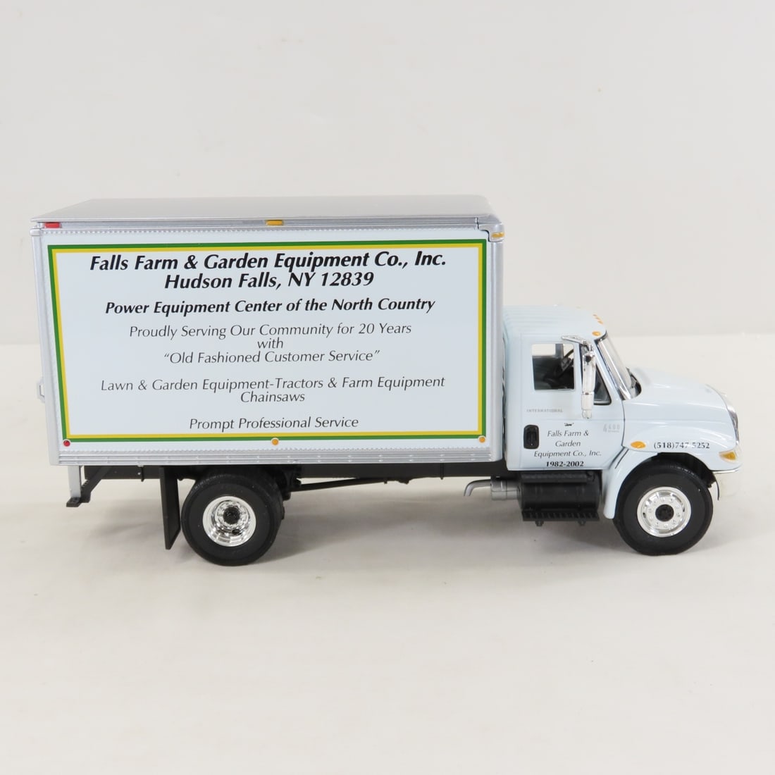 1st Gear 1:34 Falls Farm & Garden INTL 4400 Truck - 7