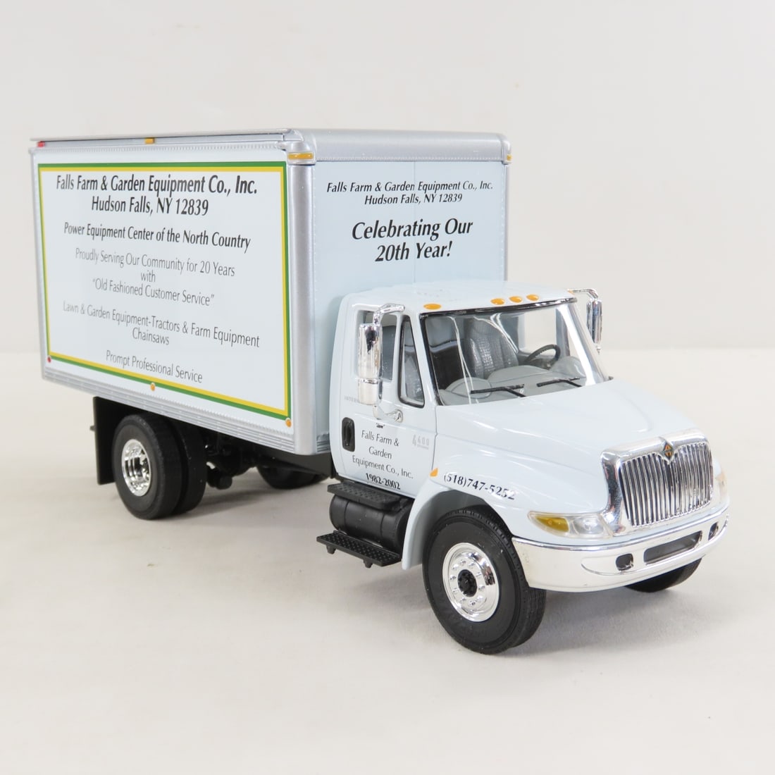 1st Gear 1:34 Falls Farm & Garden INTL 4400 Truck - 8