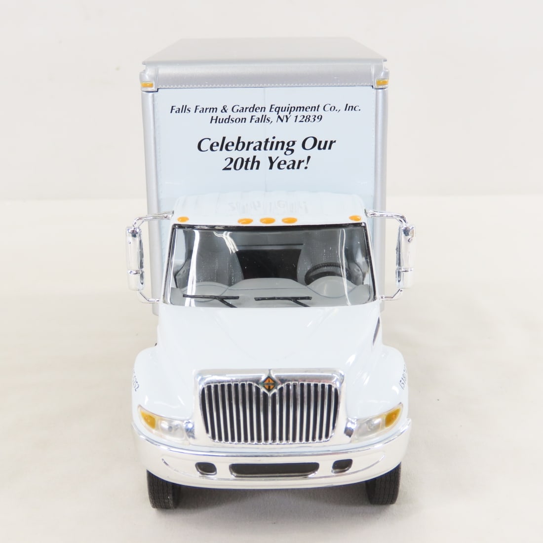1st Gear 1:34 Falls Farm & Garden INTL 4400 Truck - 9