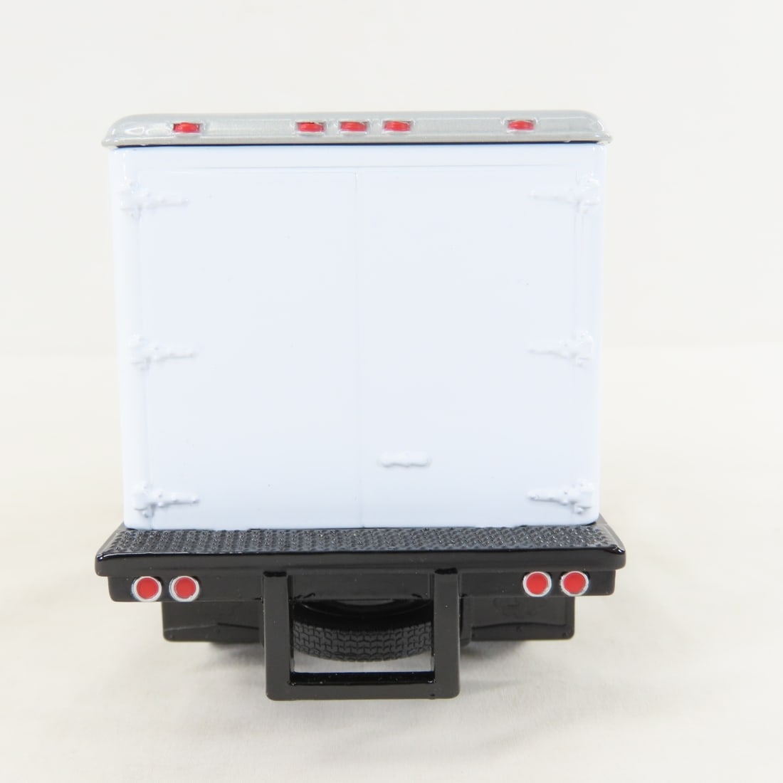 1st Gear 1:34 International KB8 Dry Goods Van - 4