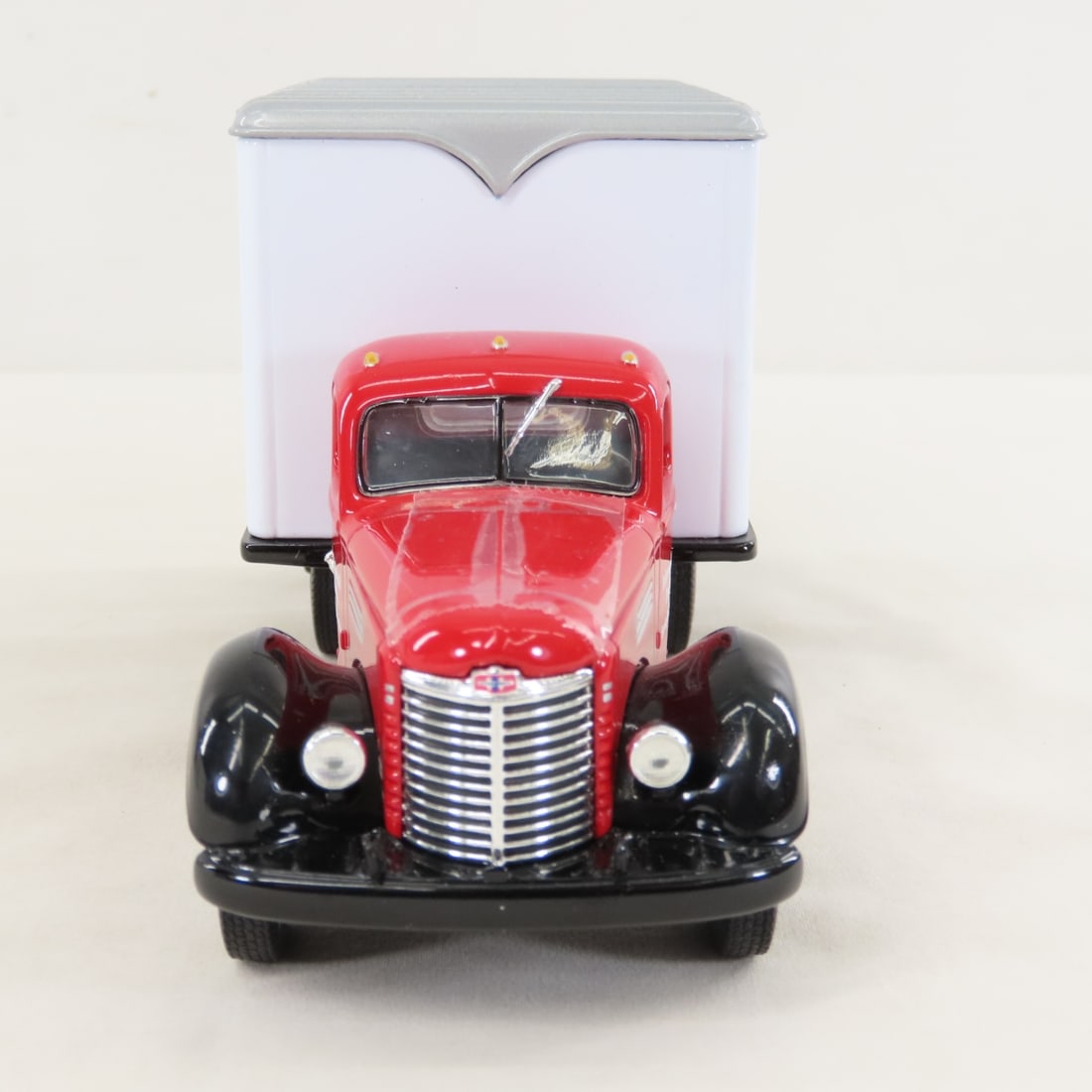 1st Gear 1:34 International KB8 Dry Goods Van - 8