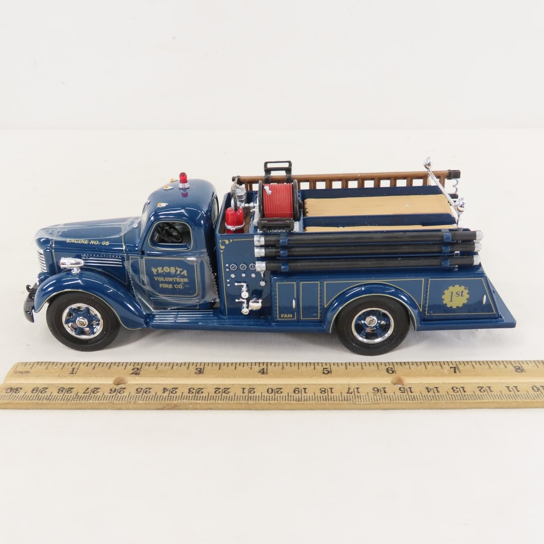 1st Gear 1:34 1949 INTL KB8 Fire Truck - 2