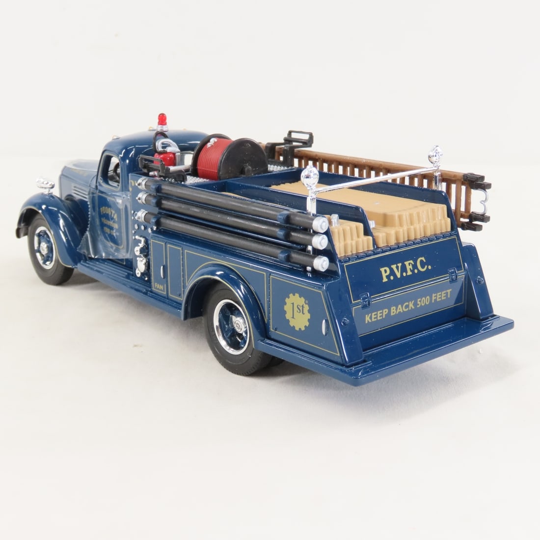 1st Gear 1:34 1949 INTL KB8 Fire Truck - 3
