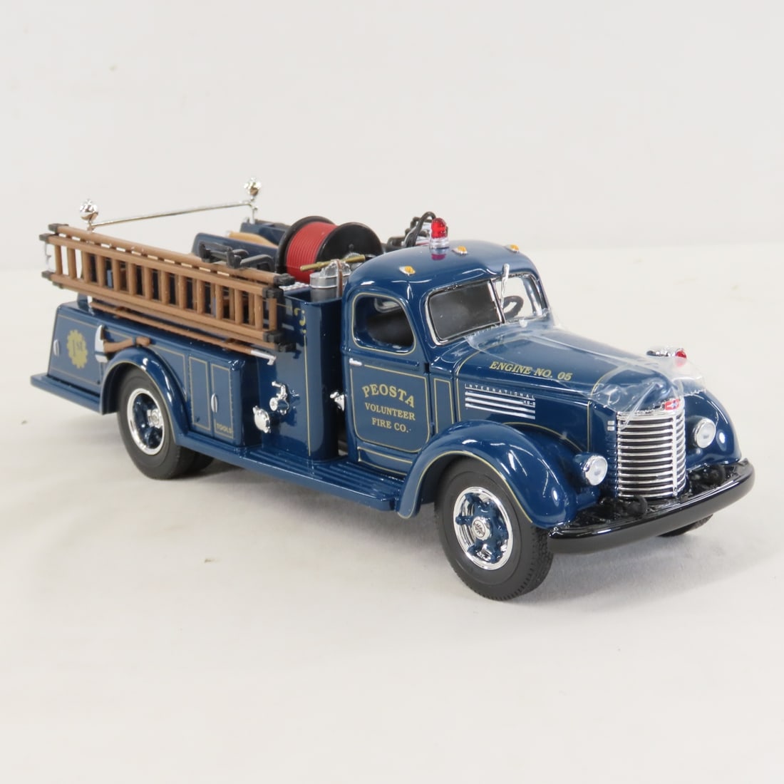 1st Gear 1:34 1949 INTL KB8 Fire Truck - 7