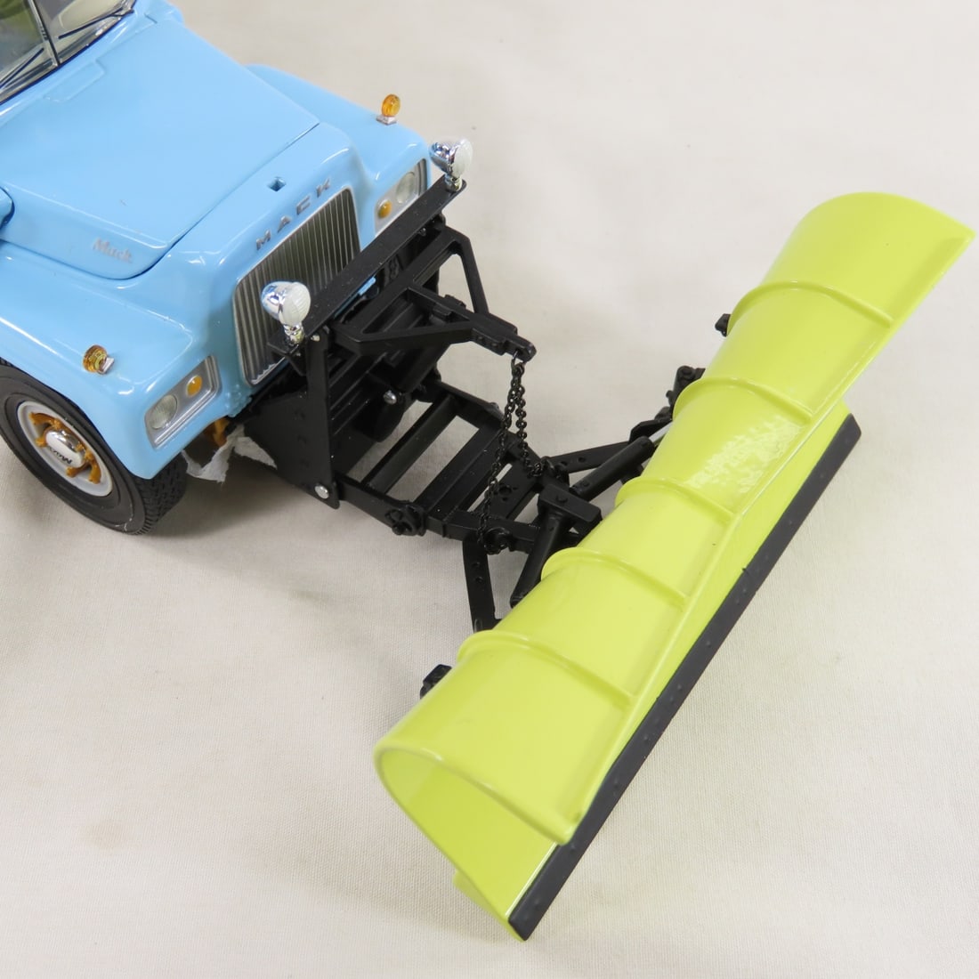 1st Gear 1:34 Chicago Mack R-Model Dump Truck/Plow - 14