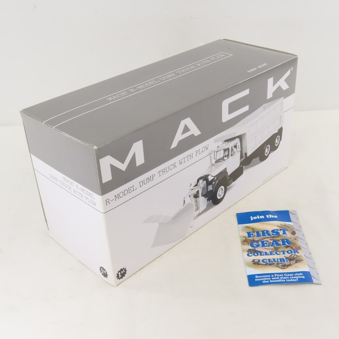 1st Gear 1:34 Chicago Mack R-Model Dump Truck/Plow - 17
