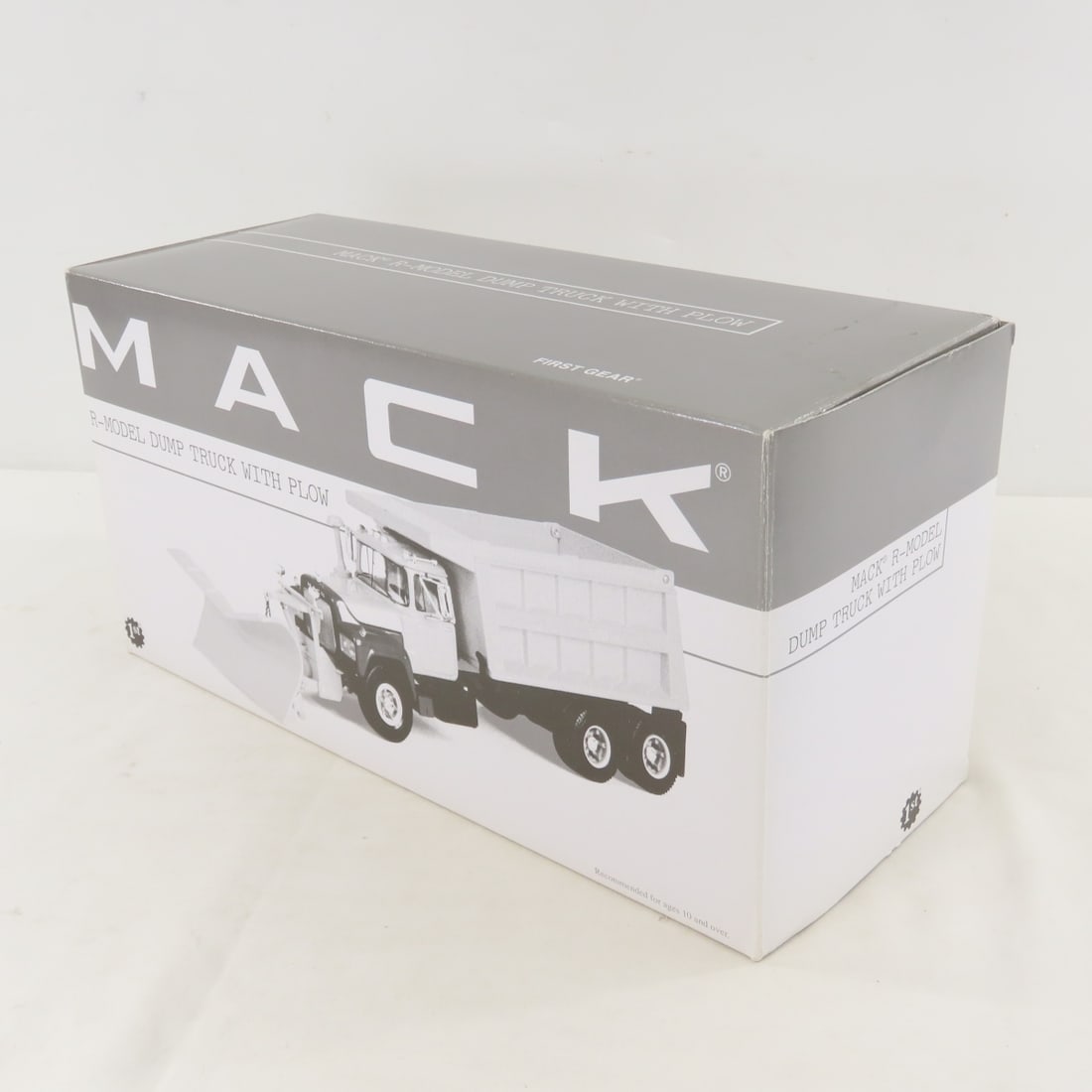 1st Gear 1:34 Chicago Mack R-Model Dump Truck/Plow - 19
