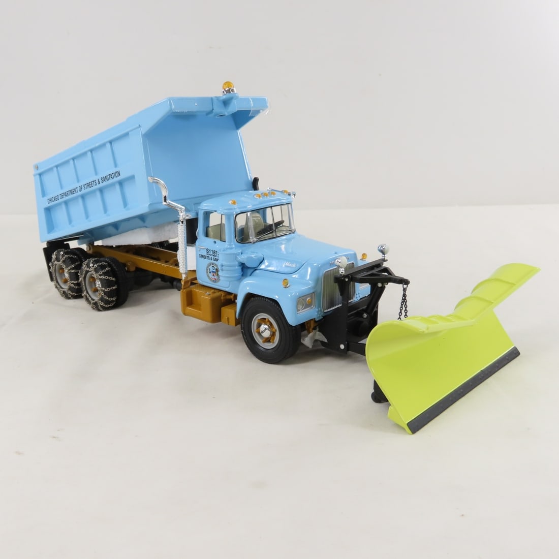 1st Gear 1:34 Chicago Mack R-Model Dump Truck/Plow - 9
