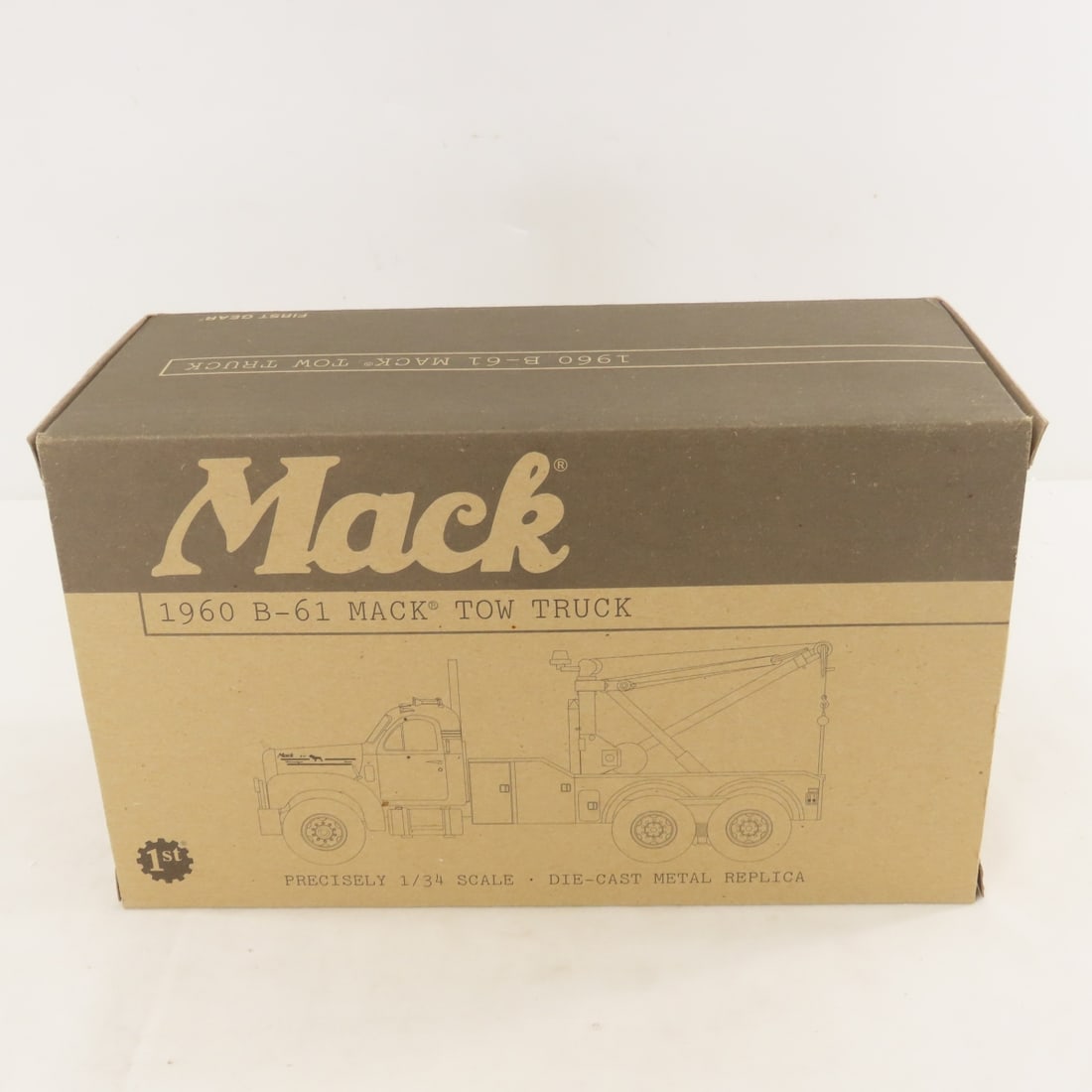 1st Gear 1:34 Spring Township Mack B61 Tow Truck - 14