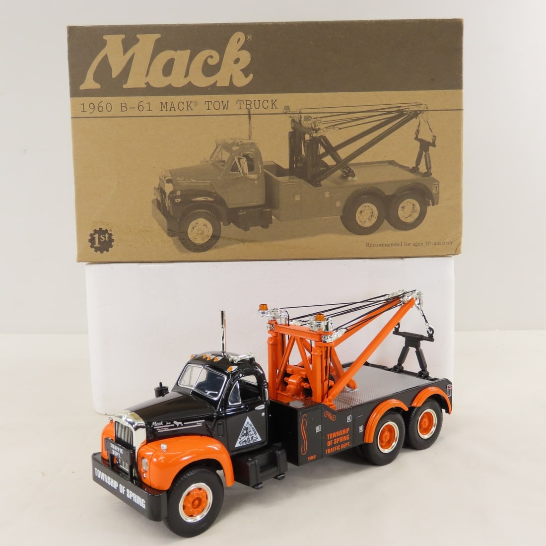 1st Gear 1:34 Spring Township Mack B61 Tow Truck: 1st Gear 1:34 Spring Township Mack B61 Tow Truck - Diecast Metal 19-2233. With original shipping box. LOT SIZE: 11x7x4" 3 LBS All information and photos, which are part of the description, are intende