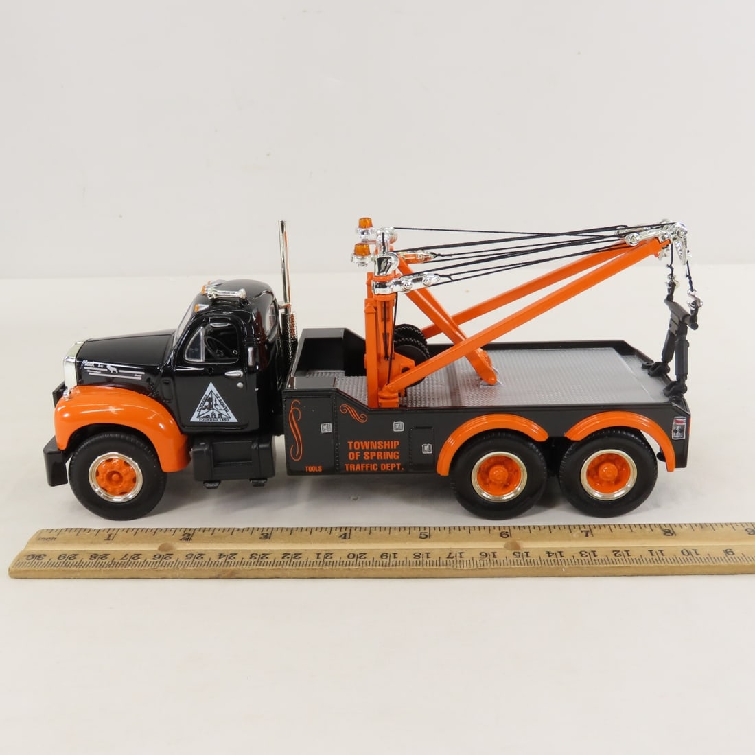 1st Gear 1:34 Spring Township Mack B61 Tow Truck - 2