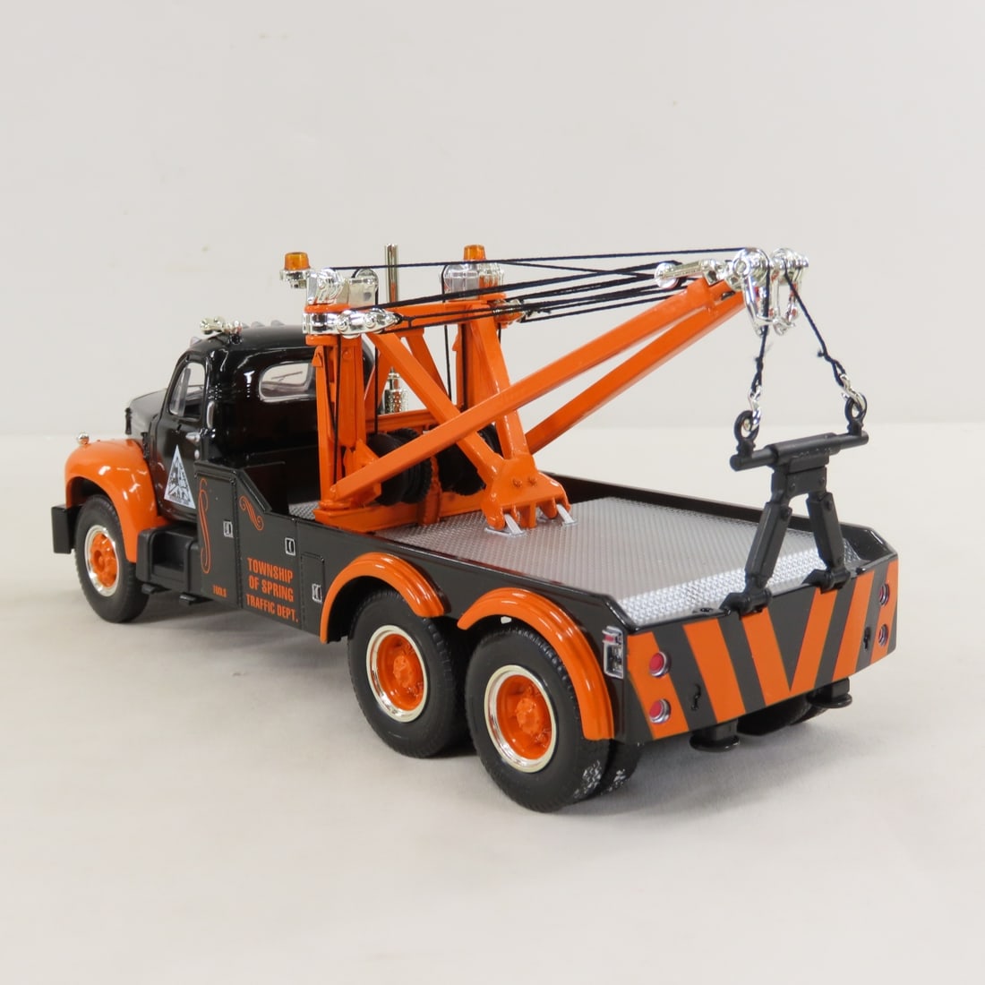 1st Gear 1:34 Spring Township Mack B61 Tow Truck - 3