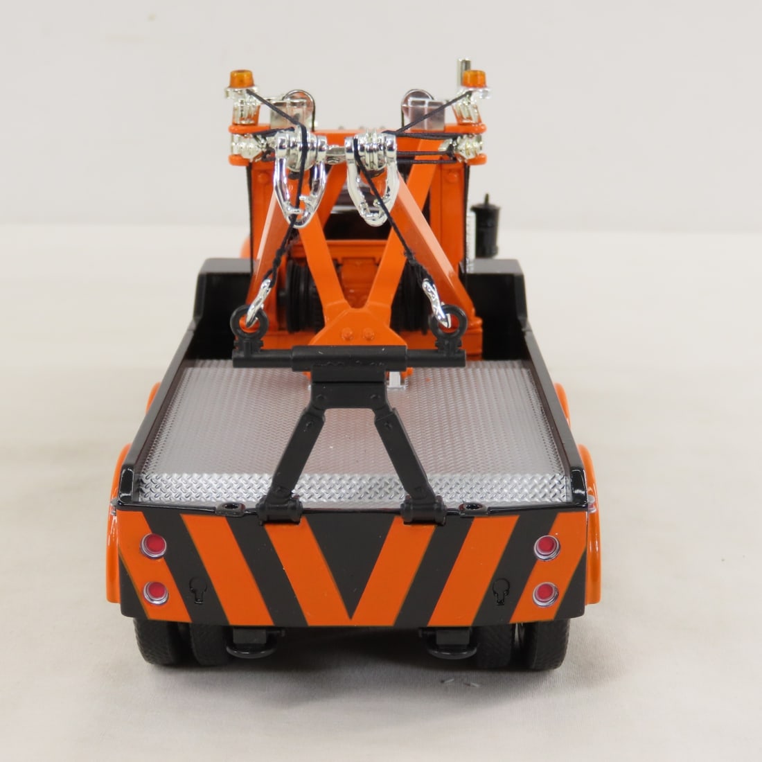 1st Gear 1:34 Spring Township Mack B61 Tow Truck - 4