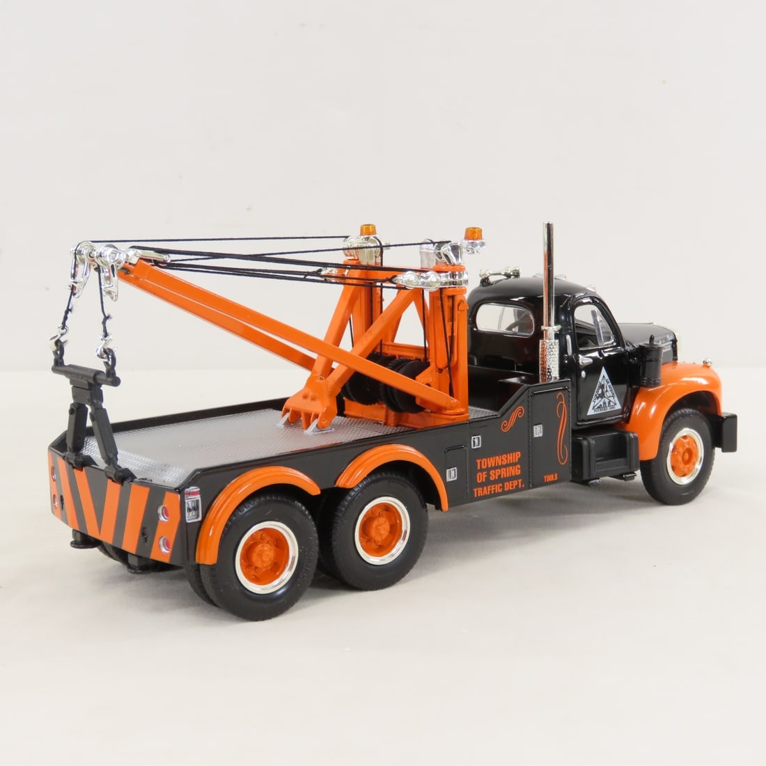 1st Gear 1:34 Spring Township Mack B61 Tow Truck - 5