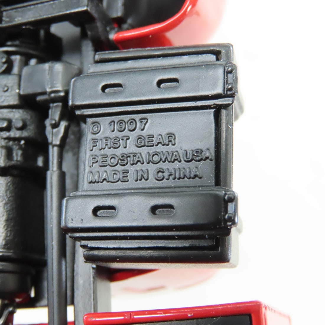1st Gear 1:34 Chicago Fire Mack B61 Tow Truck - 11
