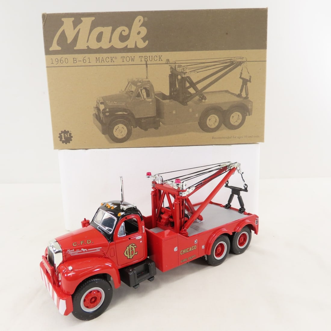 1st Gear 1:34 Chicago Fire Mack B61 Tow Truck: 1st Gear 1:34 Chicago Fire Mack B61 Tow Truck - Diecast Metal 19-2234. With original shipping box. LOT SIZE: 11x7x4" 3 LBS All information and photos, which are part of the description, are intended