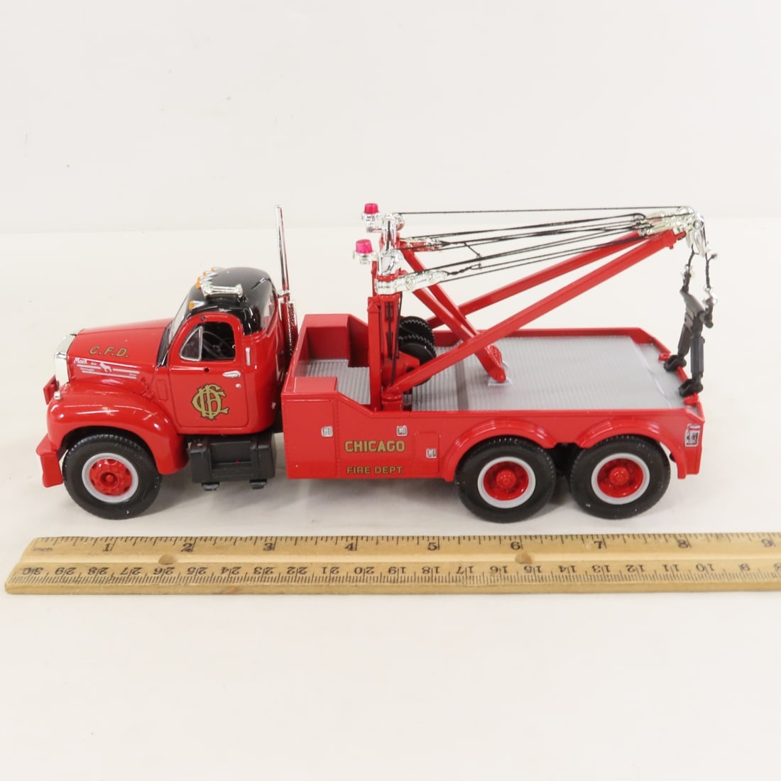 1st Gear 1:34 Chicago Fire Mack B61 Tow Truck - 2