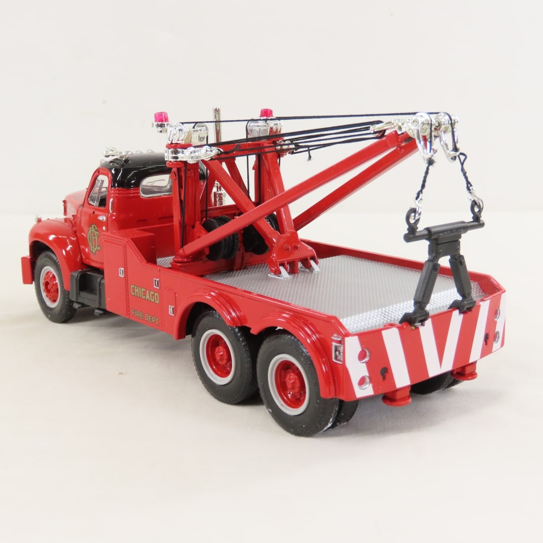 1st Gear 1:34 Chicago Fire Mack B61 Tow Truck - 3