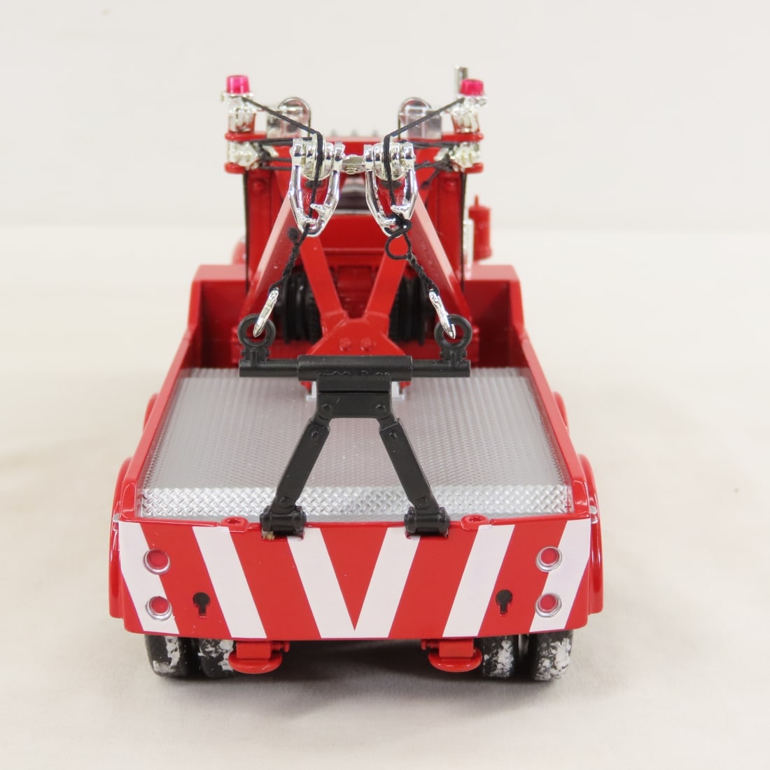 1st Gear 1:34 Chicago Fire Mack B61 Tow Truck - 4