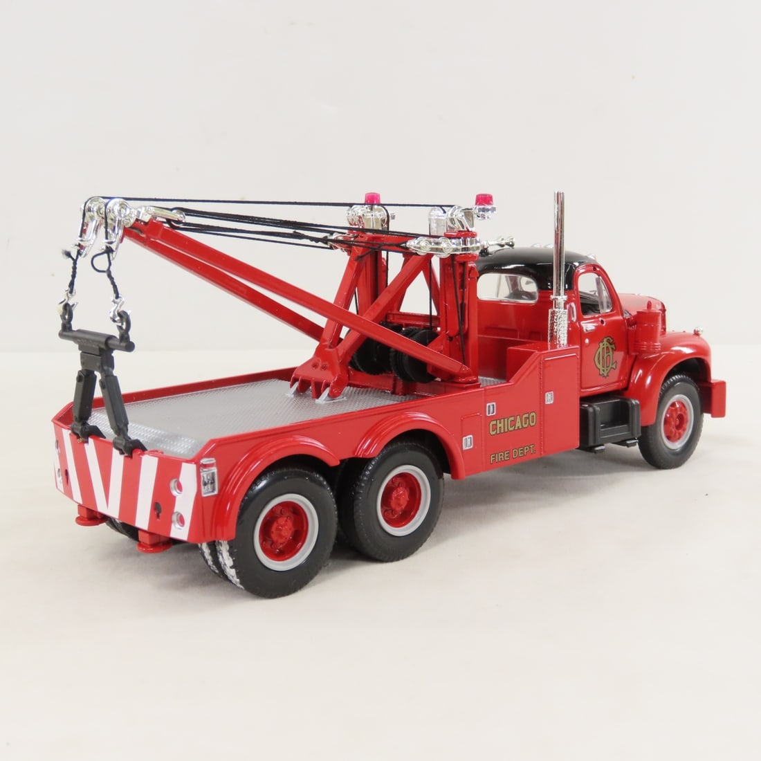 1st Gear 1:34 Chicago Fire Mack B61 Tow Truck - 5