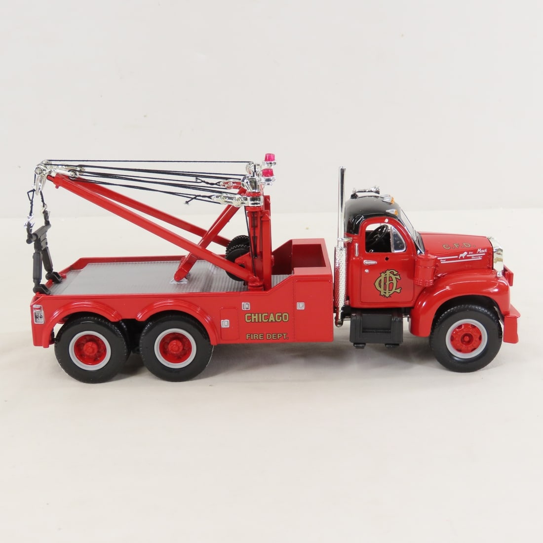1st Gear 1:34 Chicago Fire Mack B61 Tow Truck - 6