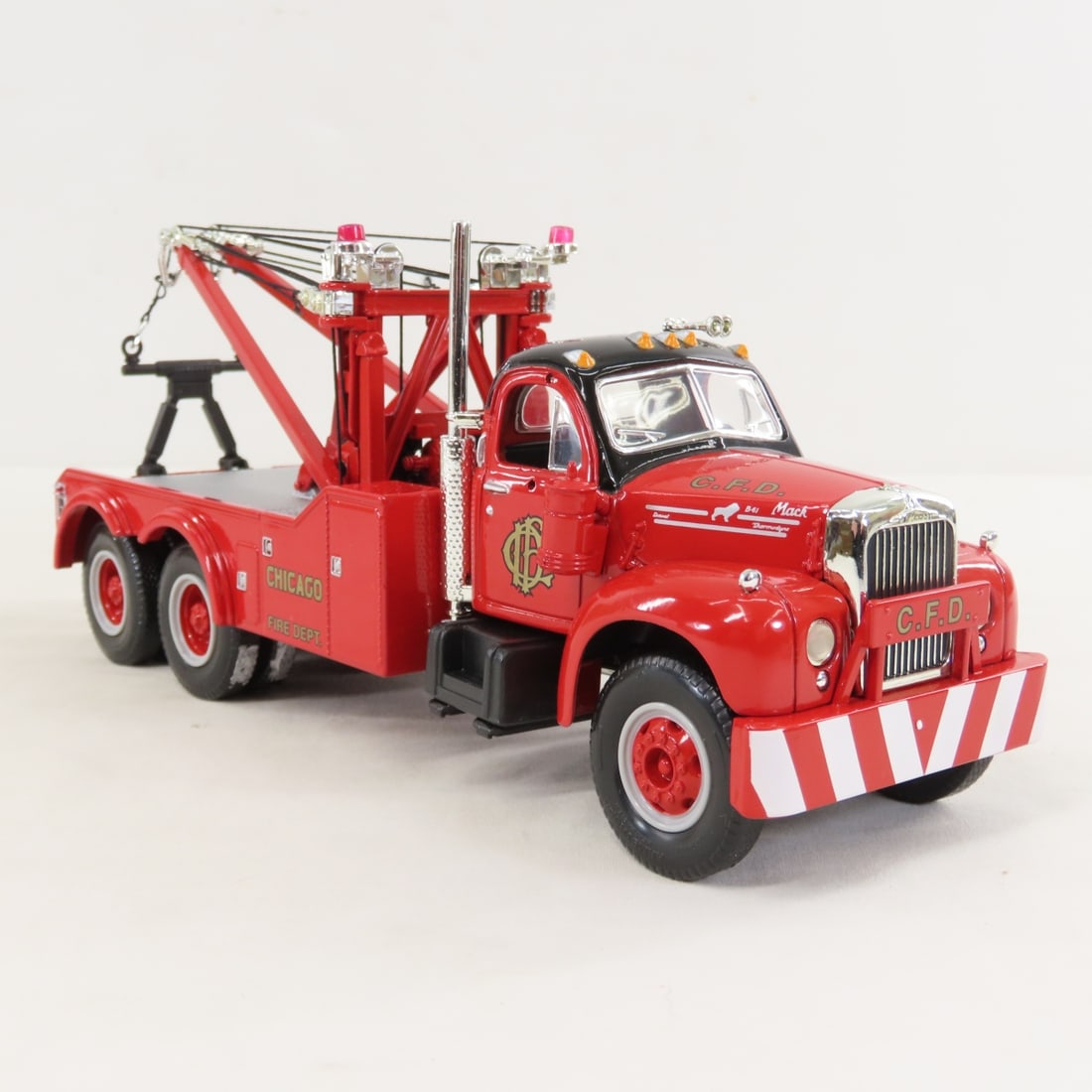 1st Gear 1:34 Chicago Fire Mack B61 Tow Truck - 7