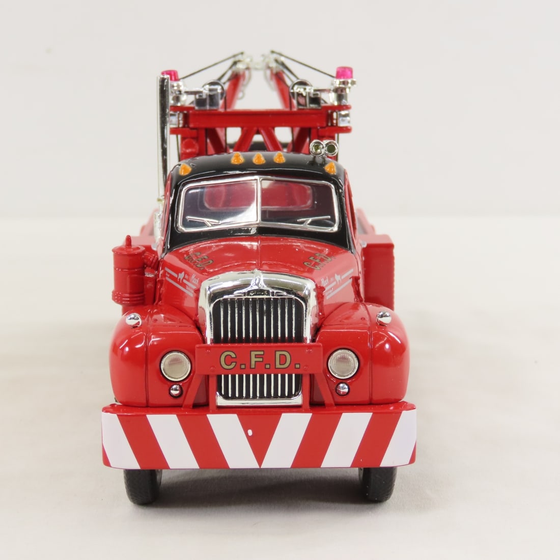 1st Gear 1:34 Chicago Fire Mack B61 Tow Truck - 8