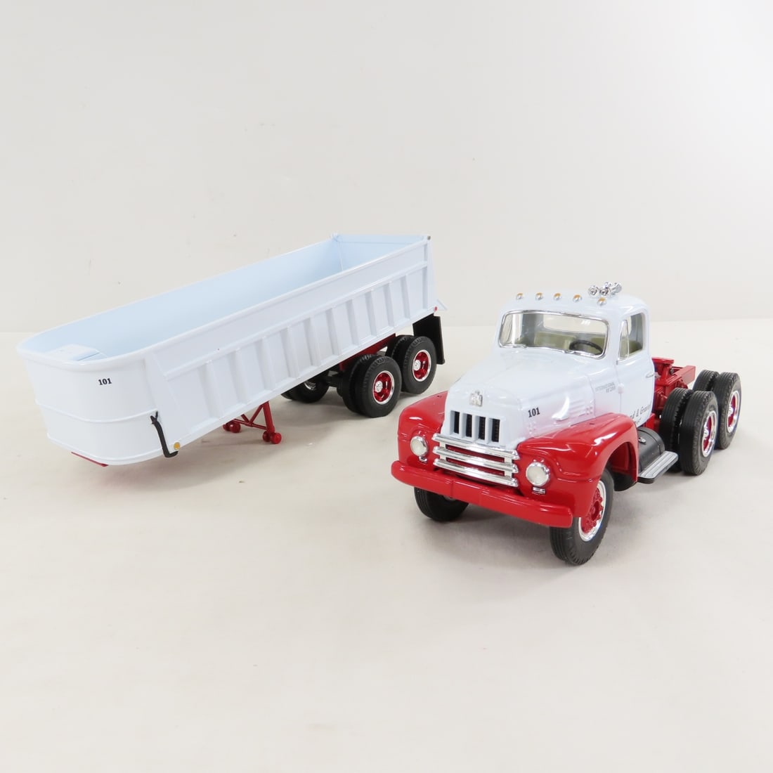 1st Gear 1:34 Sand/Gravel INTL Cab w/Dump Trailer - 12
