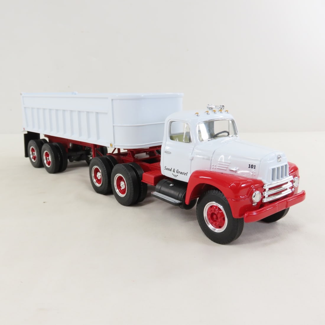1st Gear 1:34 Sand/Gravel INTL Cab w/Dump Trailer - 7