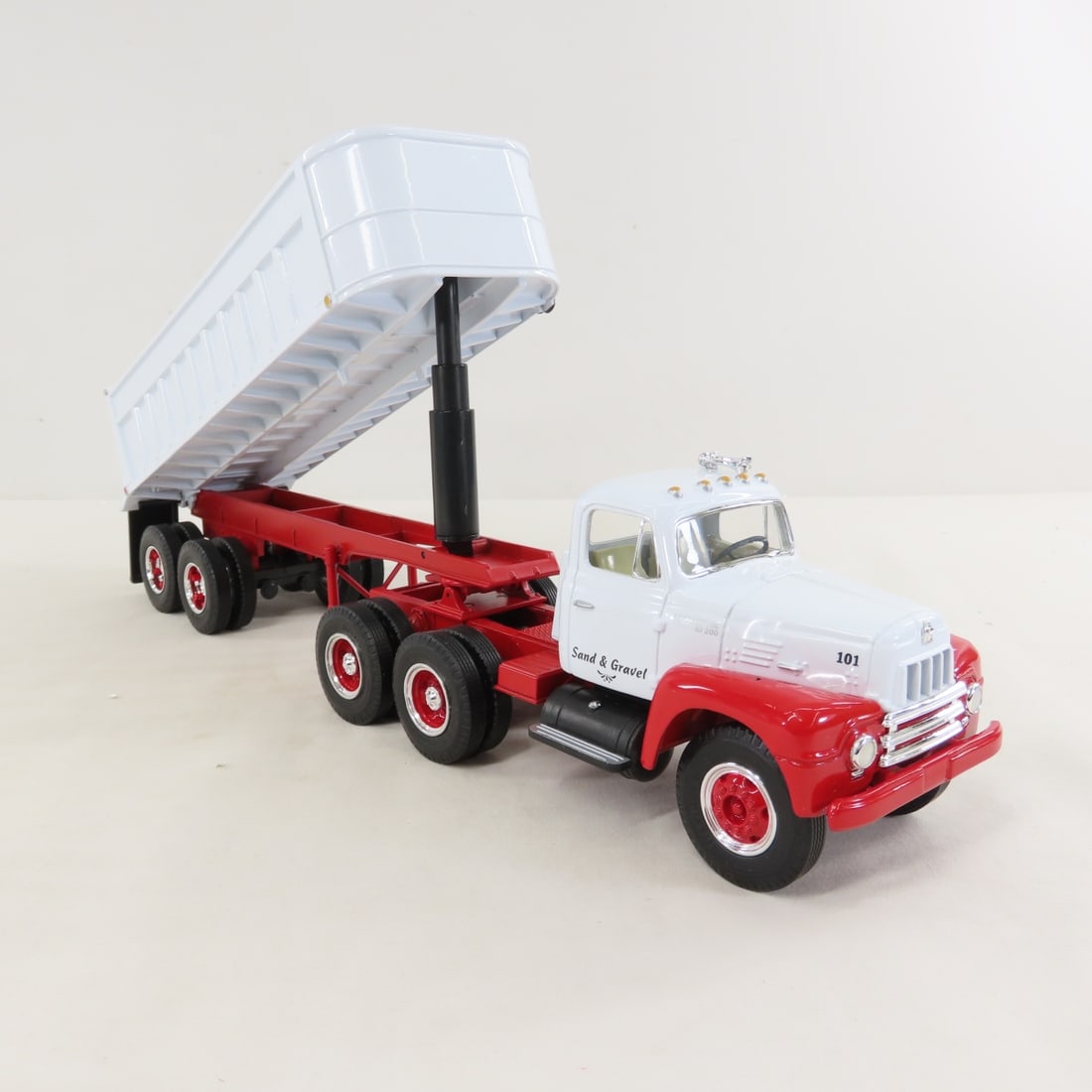1st Gear 1:34 Sand/Gravel INTL Cab w/Dump Trailer - 8