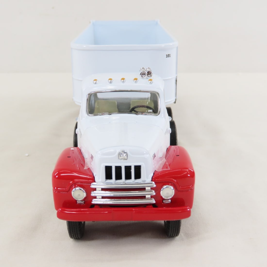 1st Gear 1:34 Sand/Gravel INTL Cab w/Dump Trailer - 9