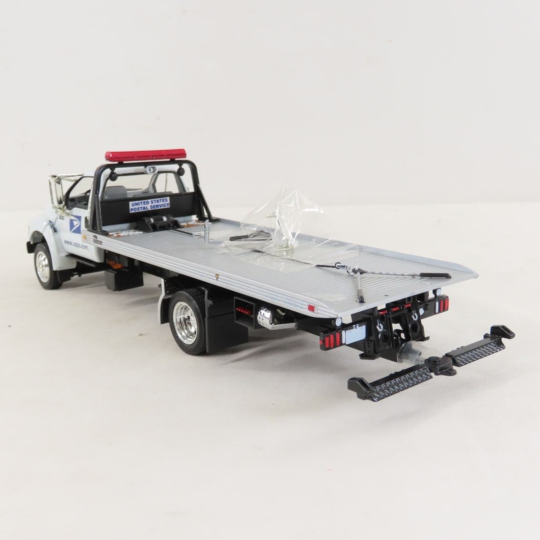 1st Gear 1:34 USPS Ford F650 w/Miller Towing Equip - 3