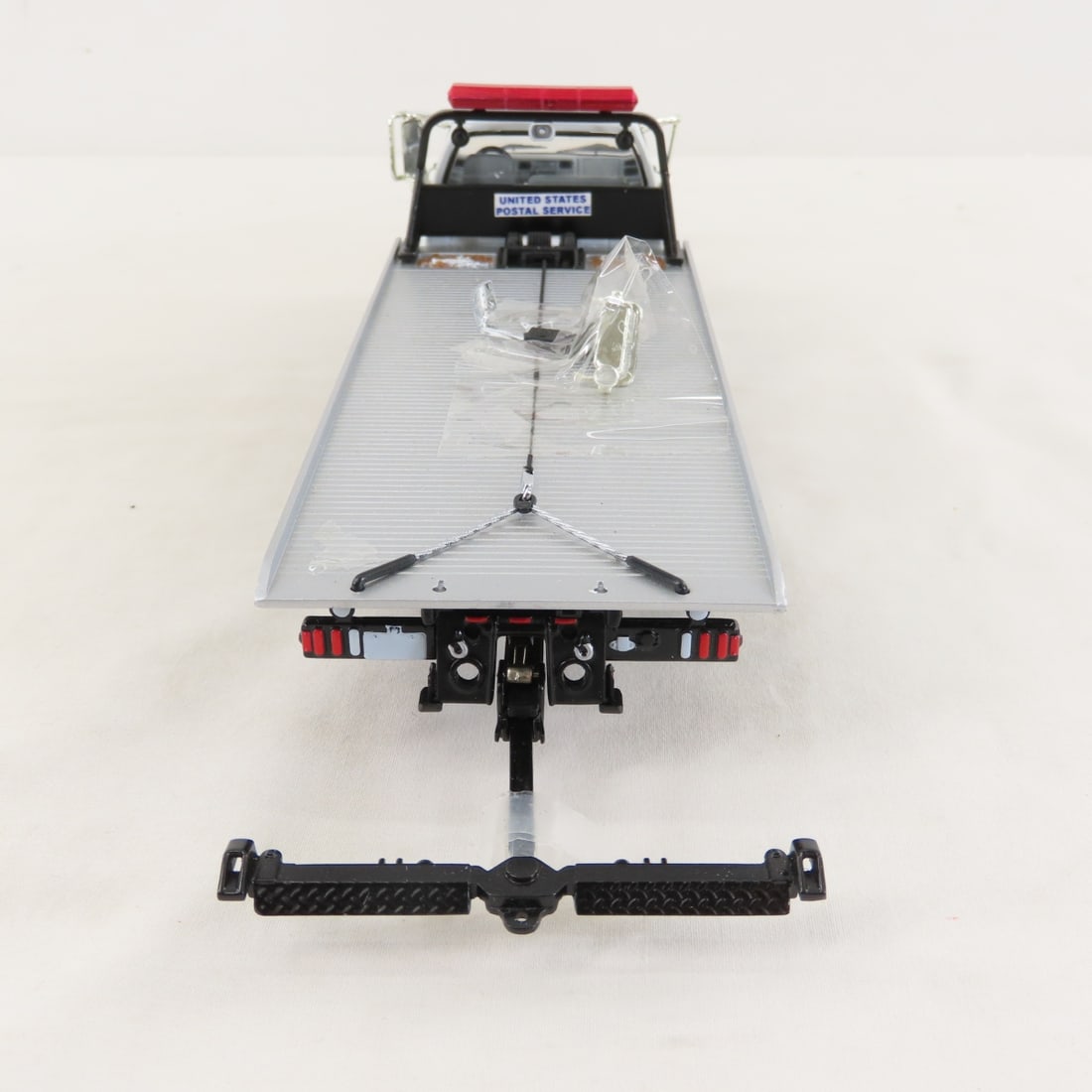 1st Gear 1:34 USPS Ford F650 w/Miller Towing Equip - 4