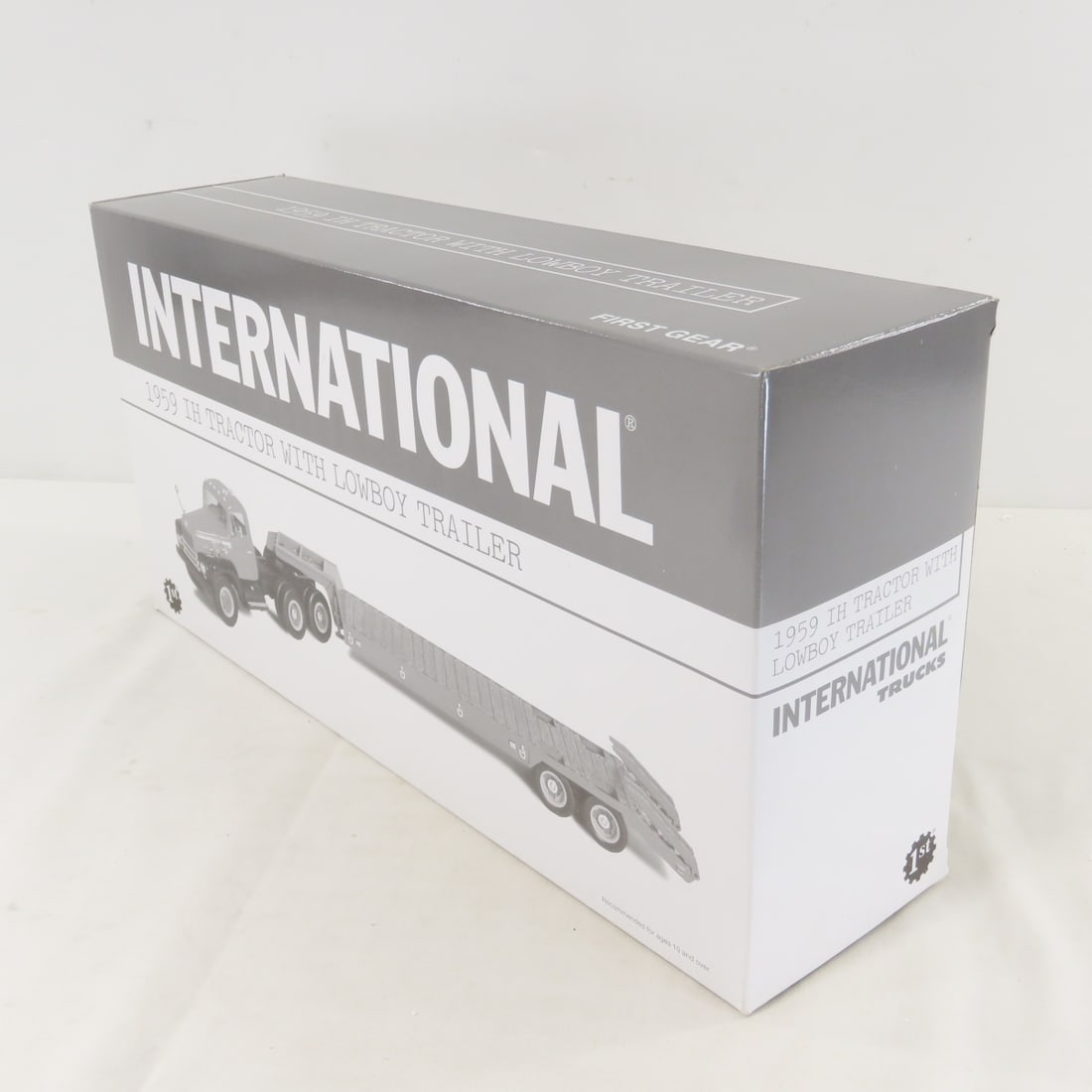 1st Gear 1959 International Tractor Lowboy Trailer - 14
