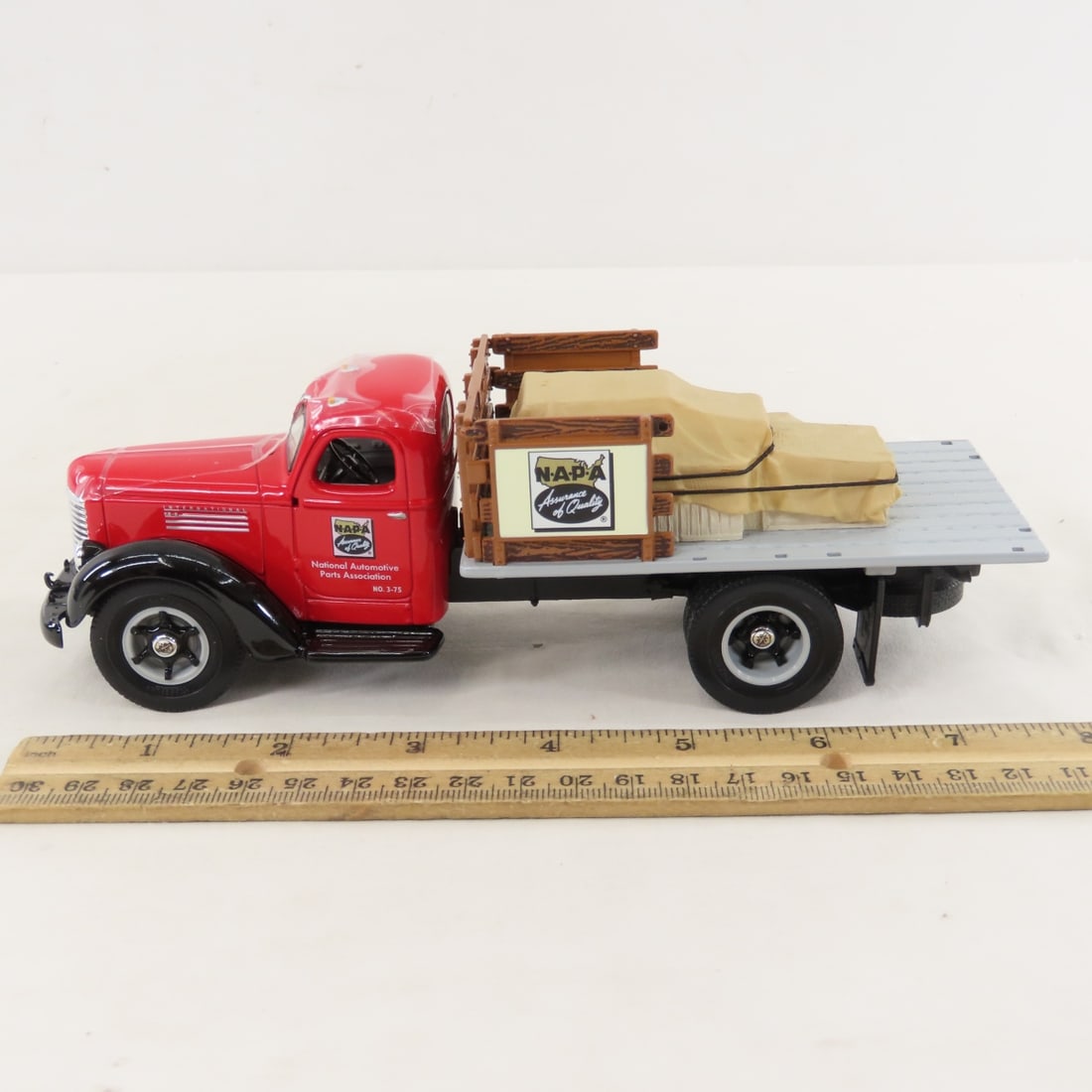 1st Gear 1:34 NAPA 75th 1949 INTL KB8 Truck w/Load - 2