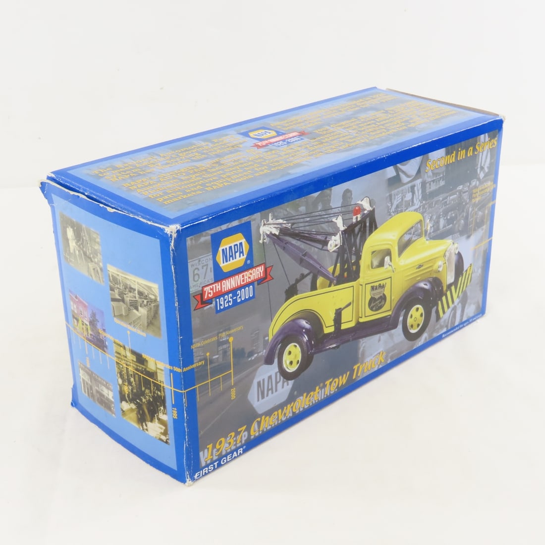 1st Gear 1:34 NAPA 75th 1937 Chevrolet Tow Truck - 16