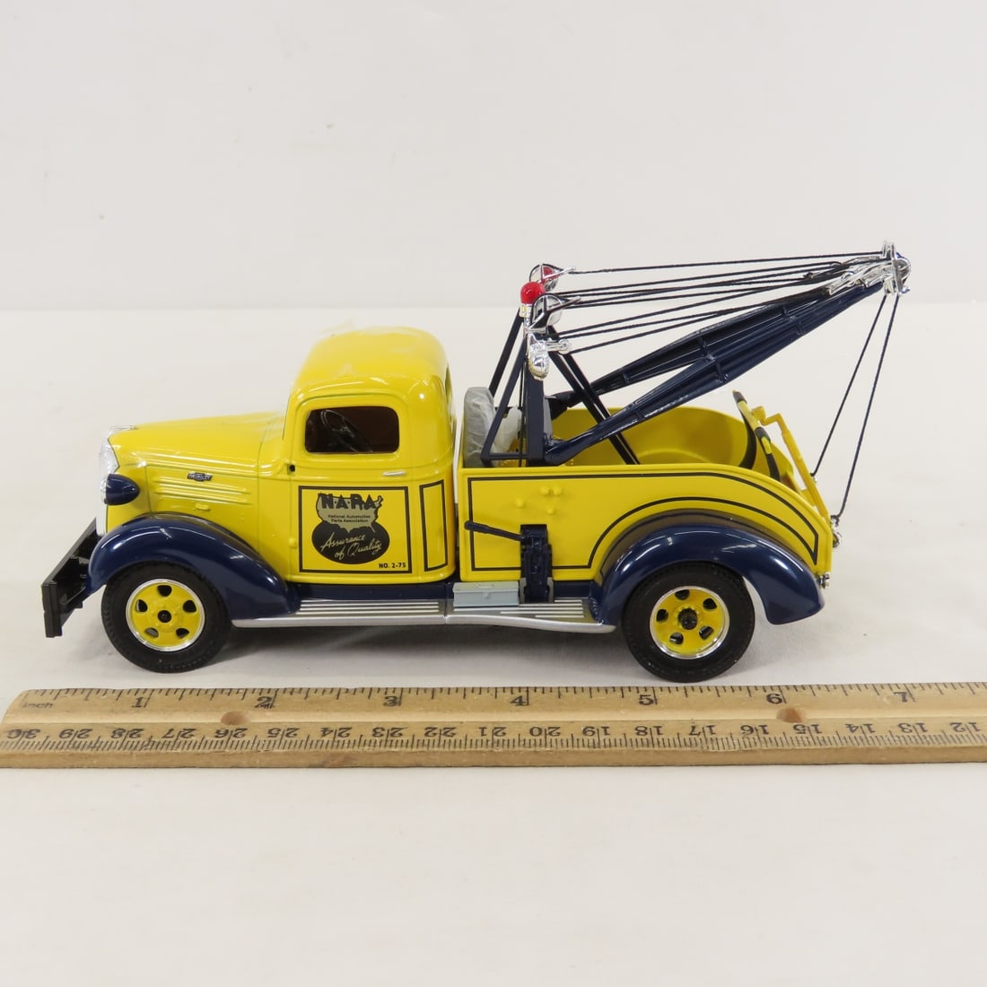 1st Gear 1:34 NAPA 75th 1937 Chevrolet Tow Truck - 2