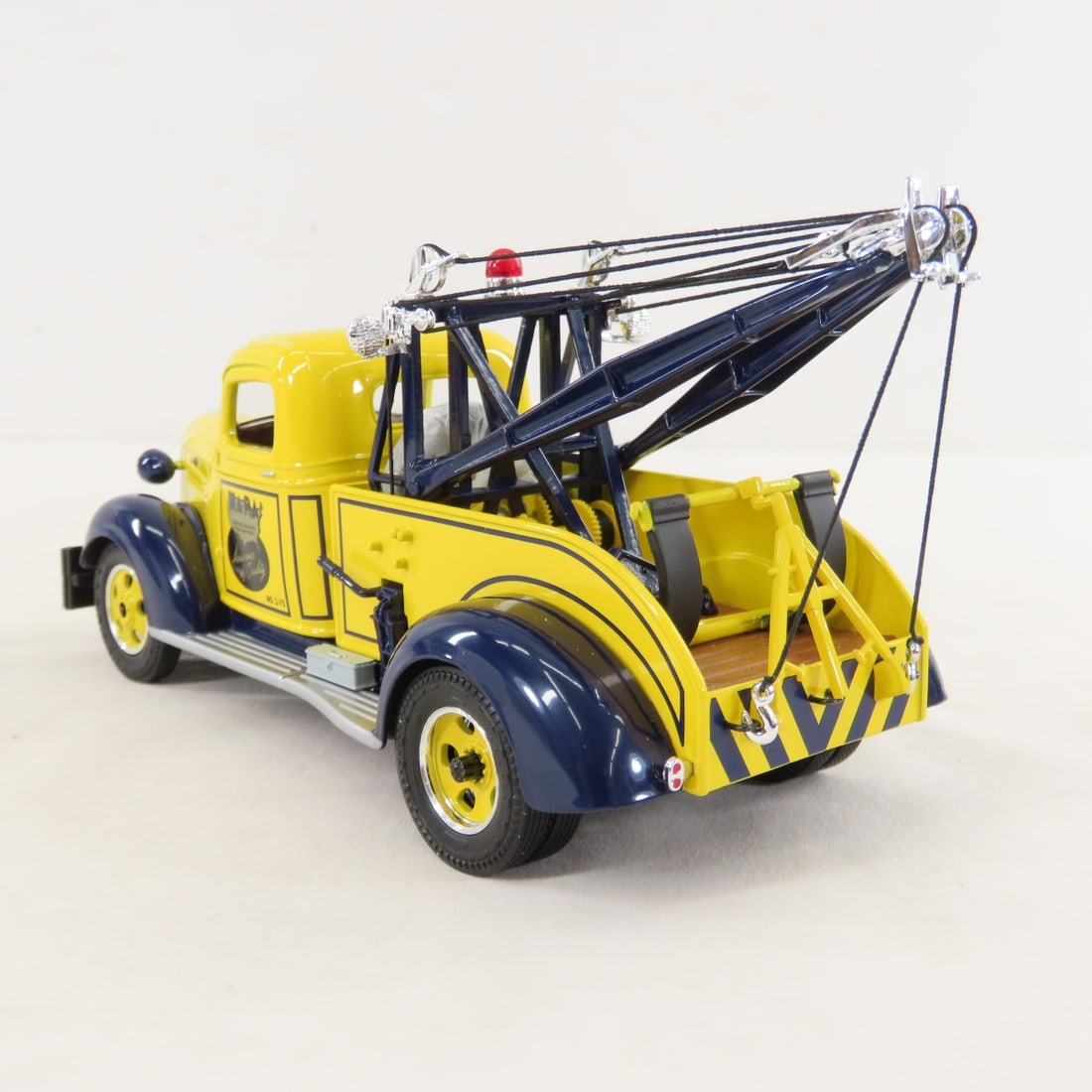 1st Gear 1:34 NAPA 75th 1937 Chevrolet Tow Truck - 3