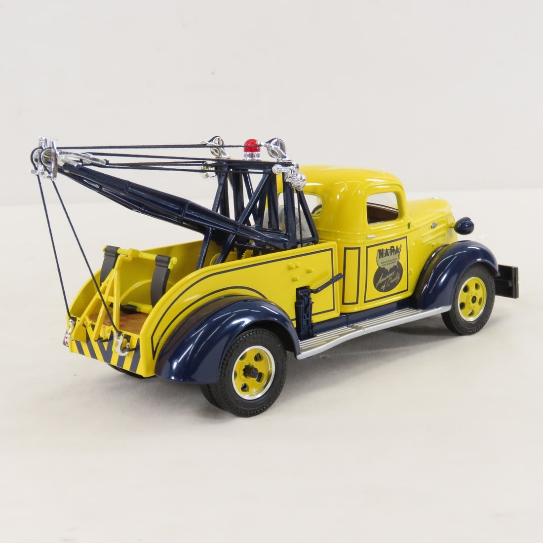 1st Gear 1:34 NAPA 75th 1937 Chevrolet Tow Truck - 5