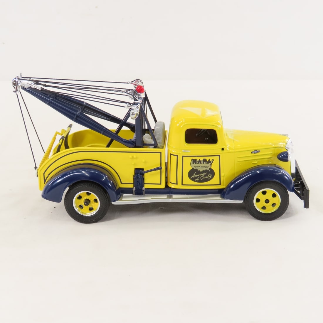 1st Gear 1:34 NAPA 75th 1937 Chevrolet Tow Truck - 6
