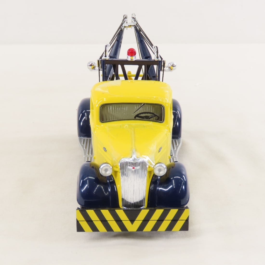 1st Gear 1:34 NAPA 75th 1937 Chevrolet Tow Truck - 8