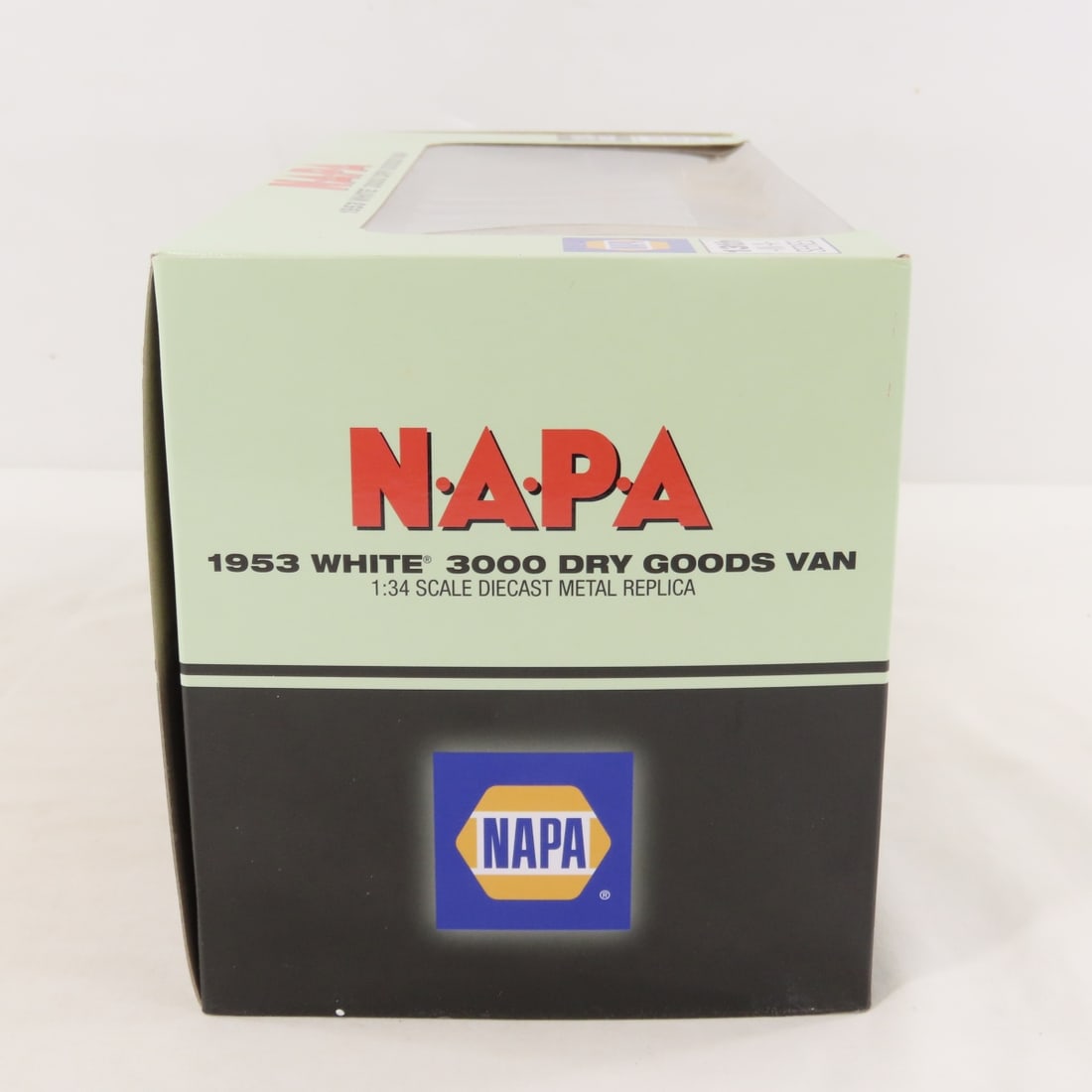 1st Gear 1:34 NAPA 1953 White 3000 Dry Goods Van - 3