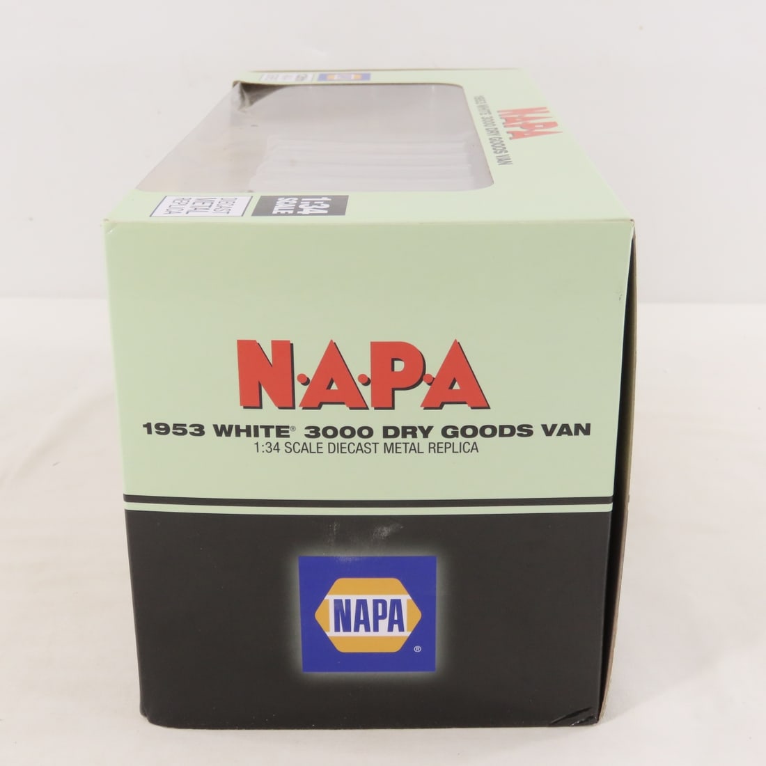 1st Gear 1:34 NAPA 1953 White 3000 Dry Goods Van - 5