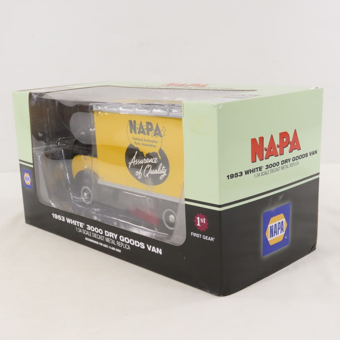 1st Gear 1:34 NAPA 1953 White 3000 Dry Goods Van - 6