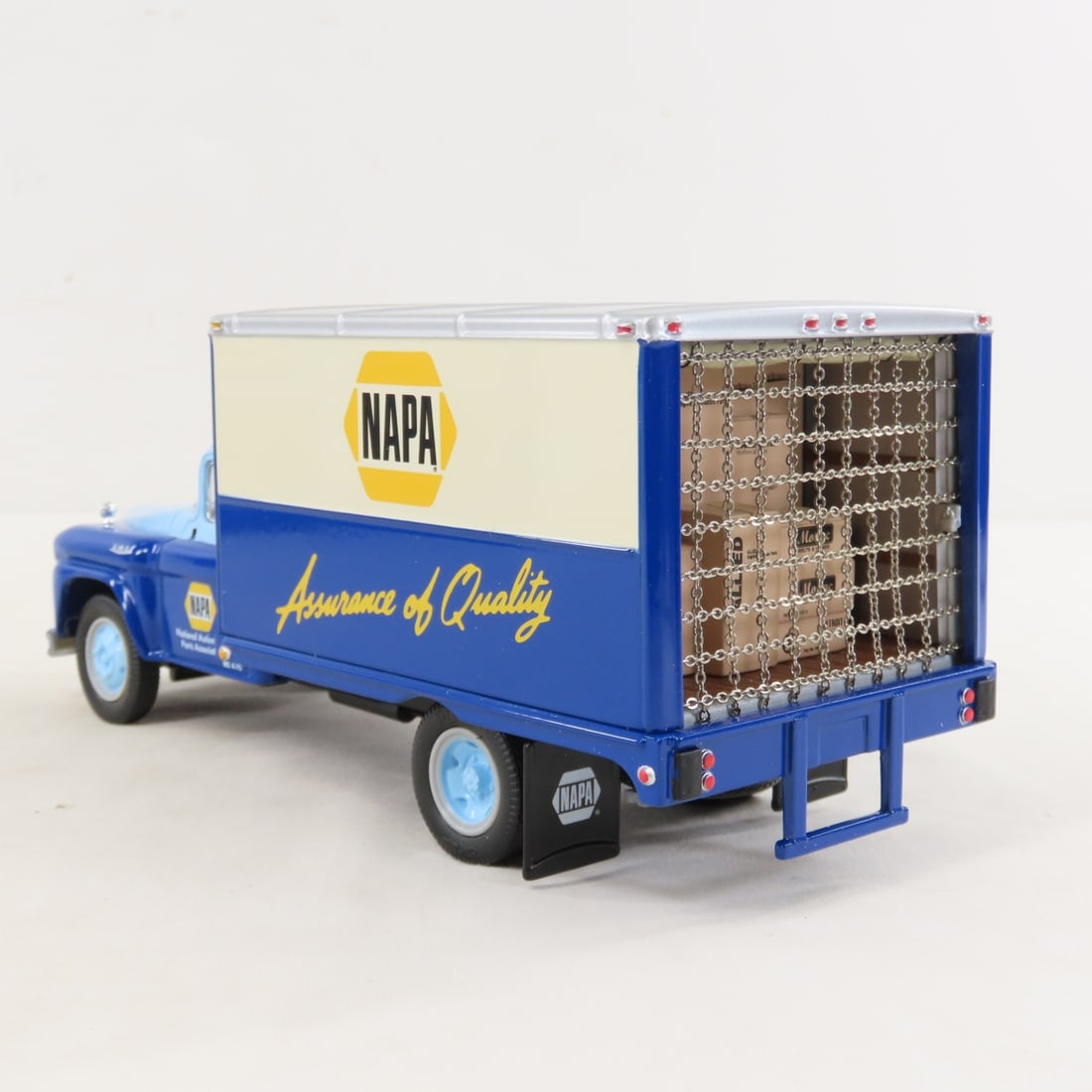 1st Gear 1:34 NAPA 75th 1958 GMC Straight Truck - 3