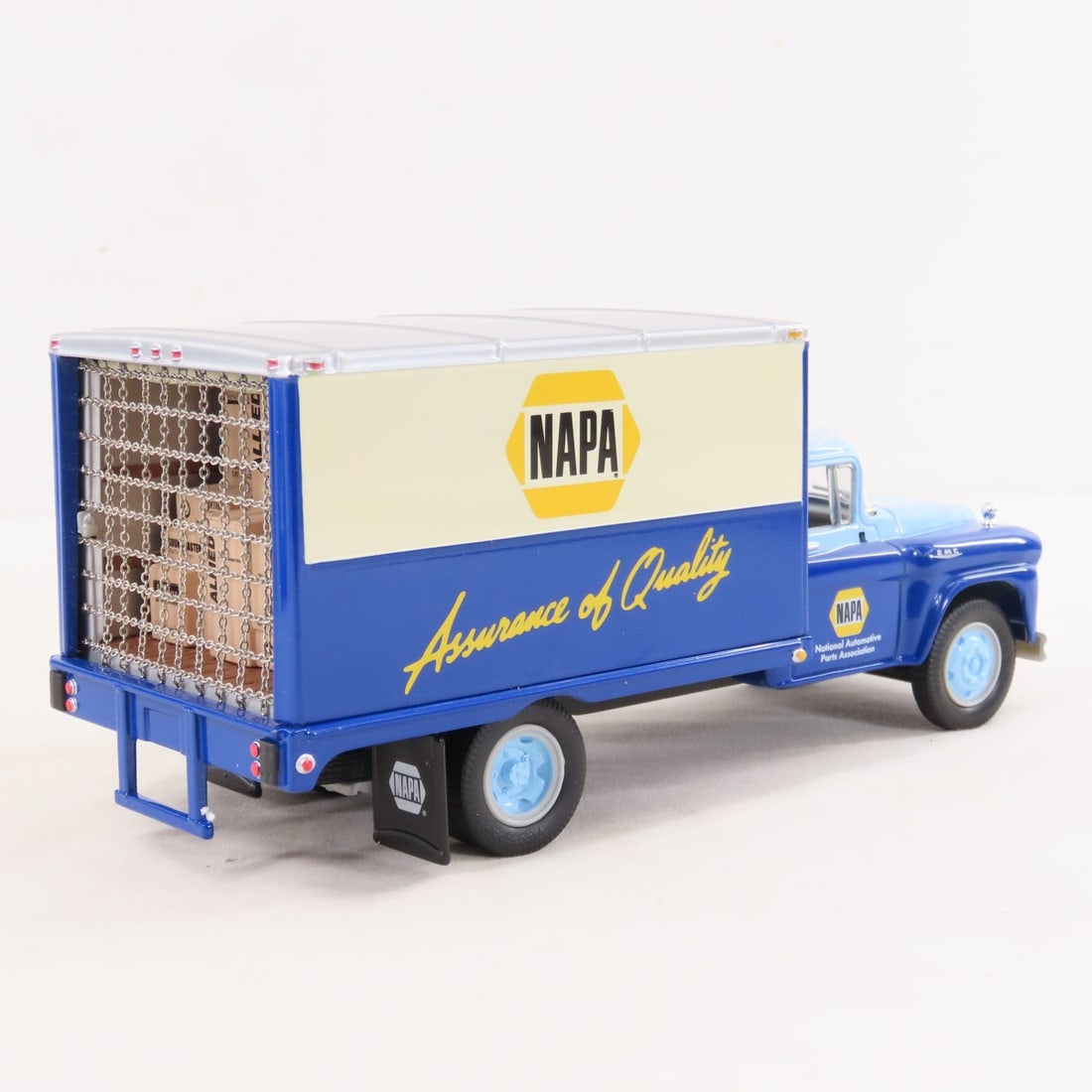 1st Gear 1:34 NAPA 75th 1958 GMC Straight Truck - 5