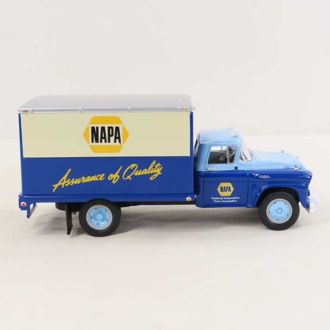 1st Gear 1:34 NAPA 75th 1958 GMC Straight Truck - 6