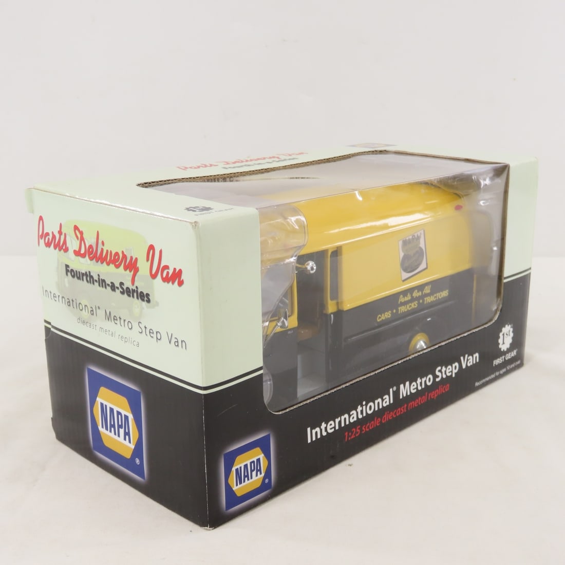 1st Gear 1:25 NAPA International Metro Step Van - 2